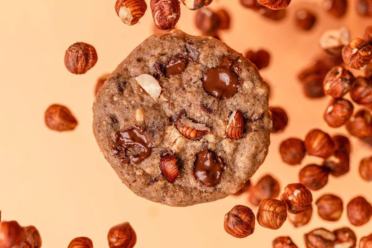 laura-todd-the-originals-nutty-crunchy-cookie-noisettes-bo-te-de-4 image 1