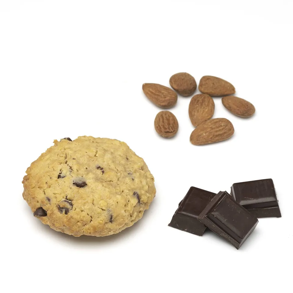 adela-de-cookies-amandes-chocolat-noir-cookie-artisanal image 1