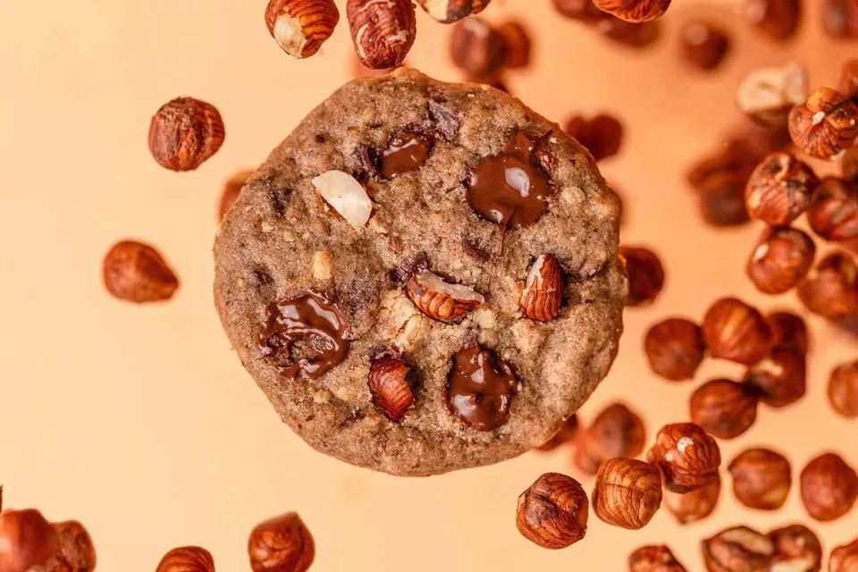 laura-todd-the-originals-nutty-crunchy-cookie-noisettes-bo-te-de-4 image 1