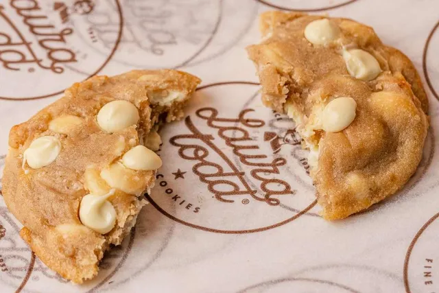 laura-todd-white-delice-cookie-chocolat-blanc-bo-te-de-4-moelleux image 1