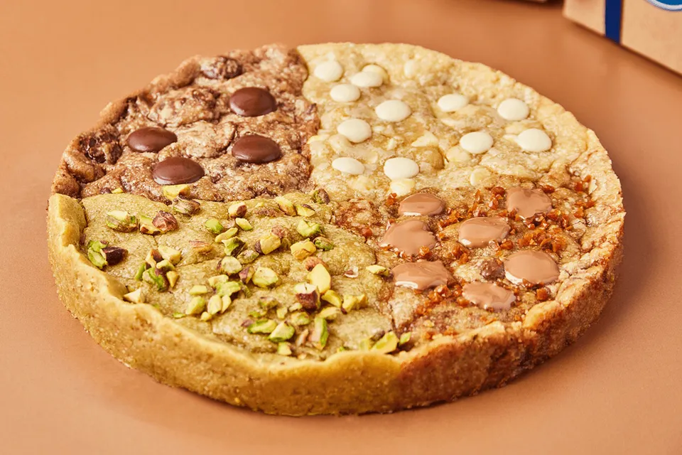 laura-todd-formats-g-ants-cookie-g-ant-8-parts-850g-personnalisable image 1