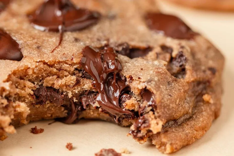 laura-todd-big-moelleux-chocodark-cookie-chocolat-noir-bo-te-de-5 image 1