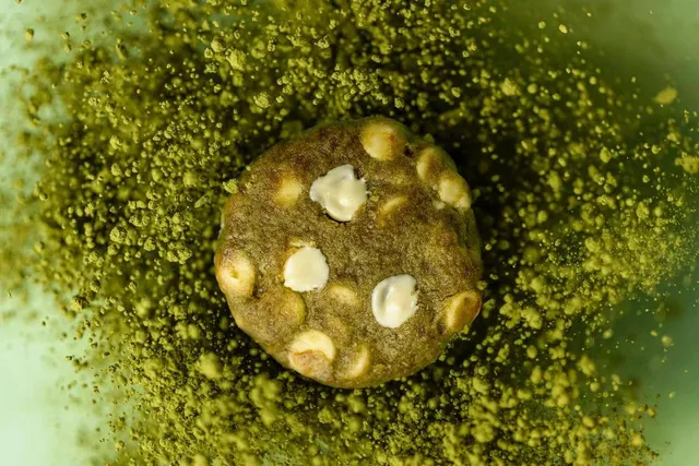 laura-todd-amazing-matcha-cookie-chocolat-blanc-bo-te-de-4 image 1