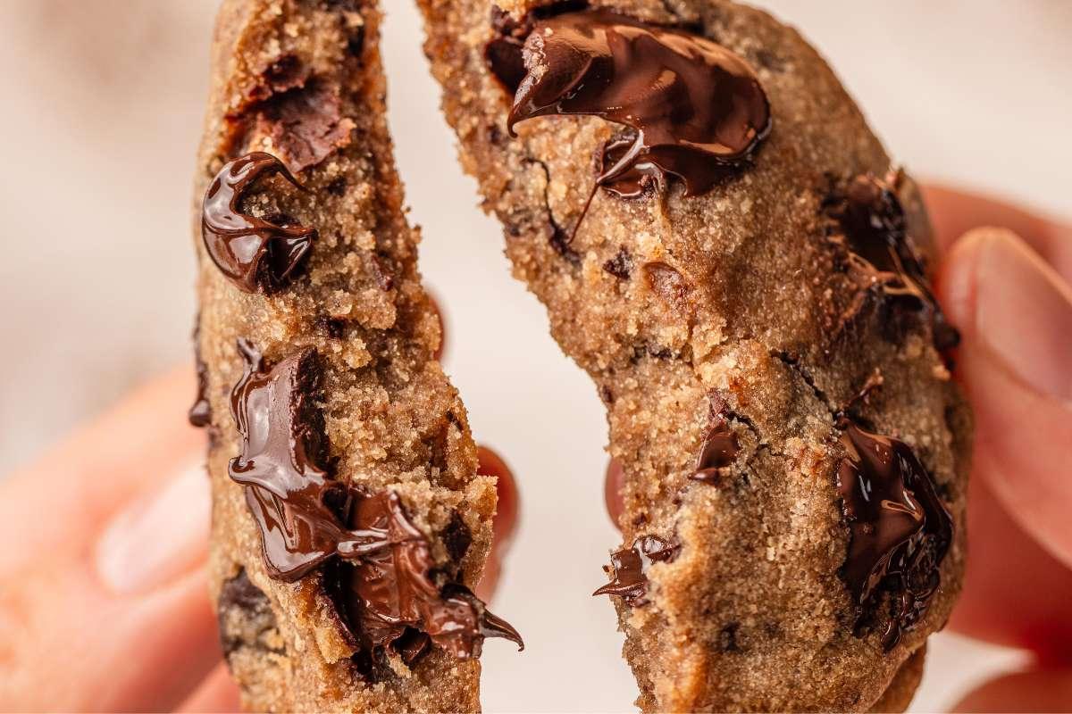 laura-todd-big-moelleux-chocodark-cookie-chocolat-noir-bo-te-de-5 image 2